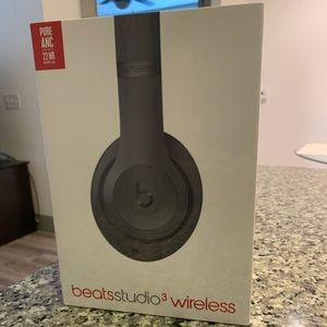 Matte Black Studio 3 Wireless Beats Headphones